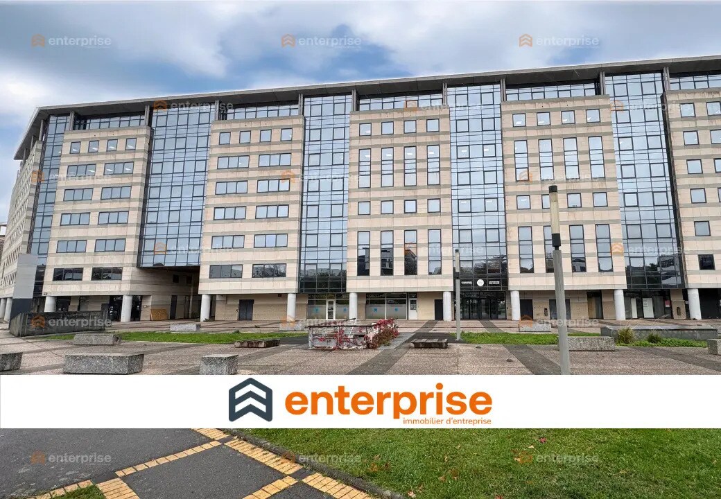 Office in Roubaix to rent Building Photo- Image 1 of 7