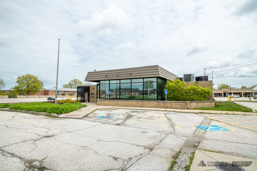 5375 Chevrolet Blvd, Parma, OH for rent - Building Photo - Image 1 of 8