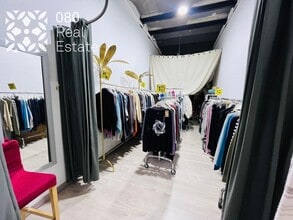 Retail in Barcelona, Barcelona to rent Interior Photo- Image 2 of 14