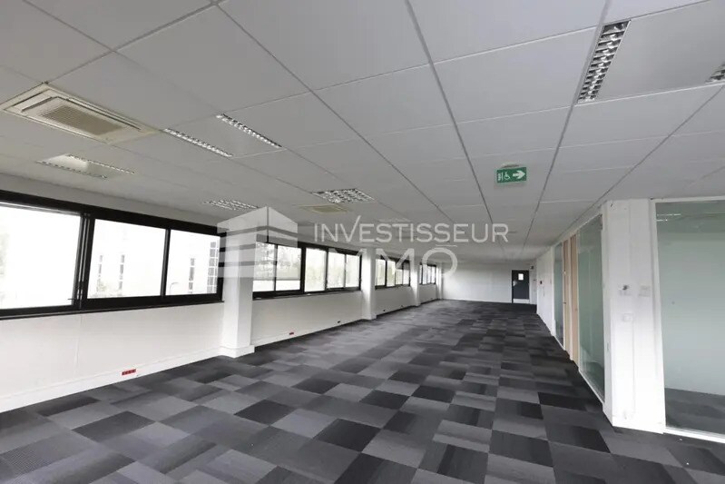Office in Massy to rent - Interior Photo - Image 2 of 15