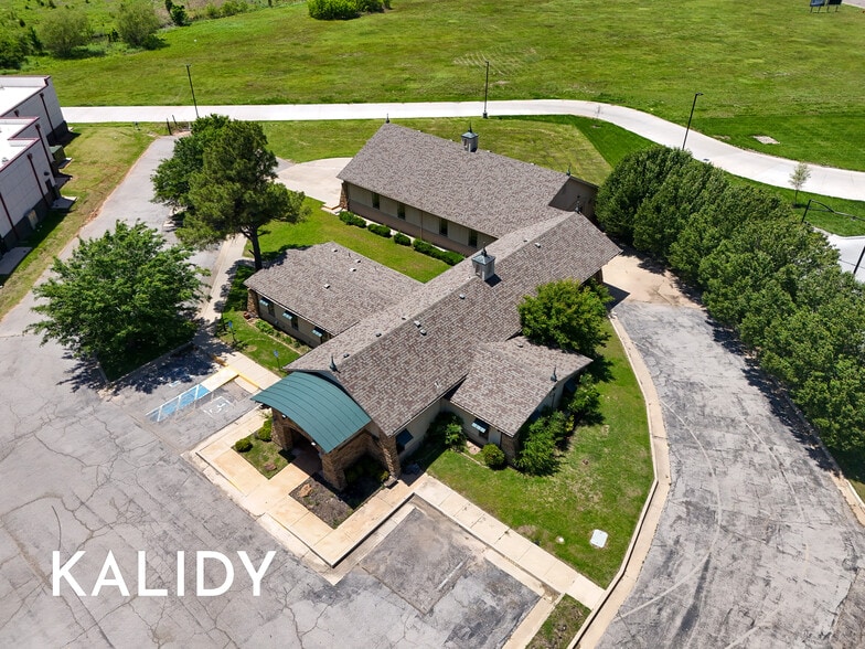 14909 N Kelly Ave, Edmond, OK for sale - Building Photo - Image 2 of 54