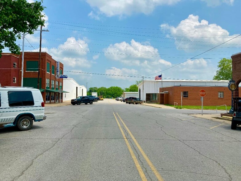 105 W Main St, Oilton, OK for rent - Building Photo - Image 3 of 14