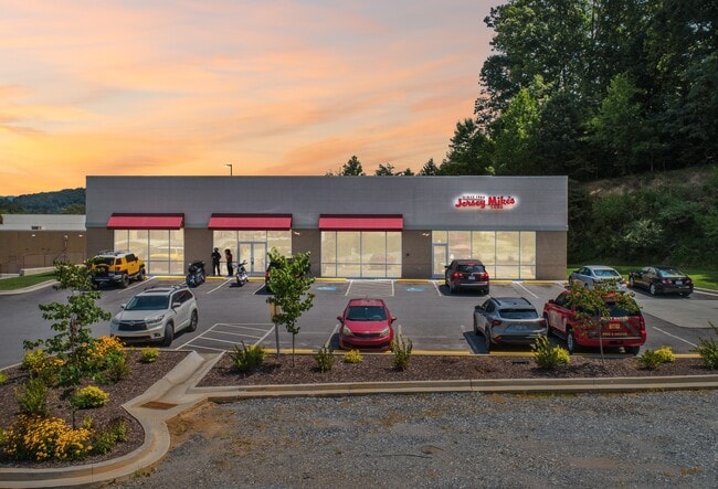 More details for 31 Berry Blvd, Franklin, NC - Retail for Auction