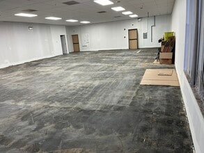 299-303 E Rand Rd, Mount Prospect, IL to rent Interior Photo- Image 2 of 4