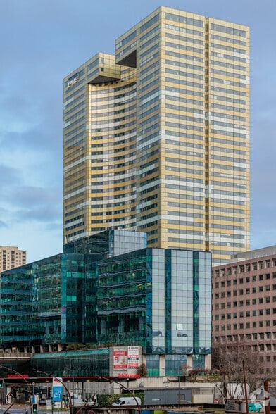 2 Avenue Gambetta, Courbevoie to rent - Building Photo - Image 3 of 5