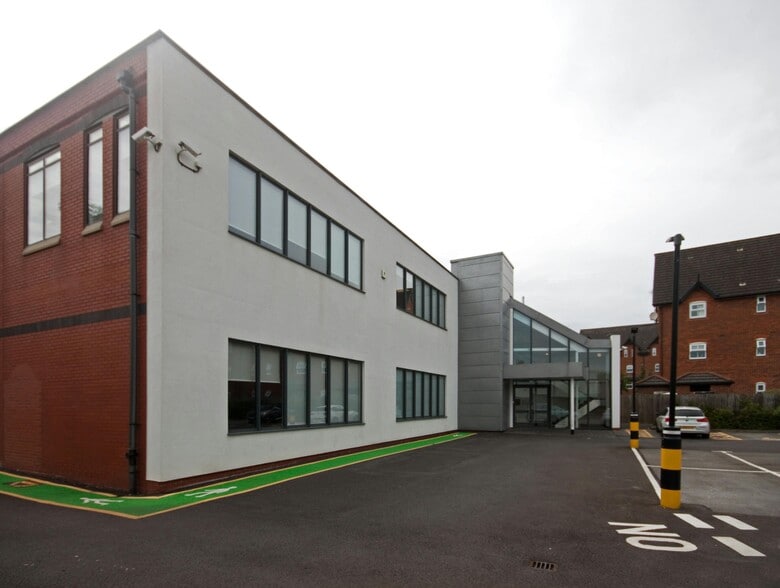 179 Moss Ln, Altrincham to rent - Building Photo - Image 2 of 10