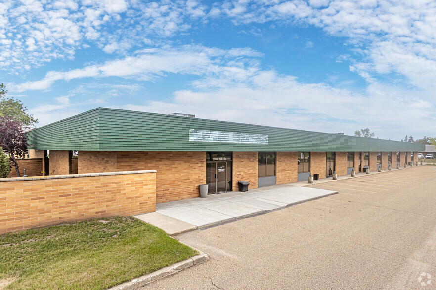 11510-11522 168th St NW, Edmonton, AB for rent - Primary Photo - Image 1 of 3