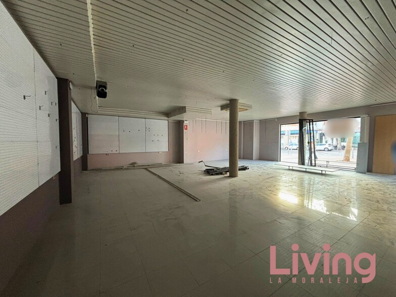 Retail in Alcalá de Henares, Madrid to rent - Building Photo - Image 2 of 4