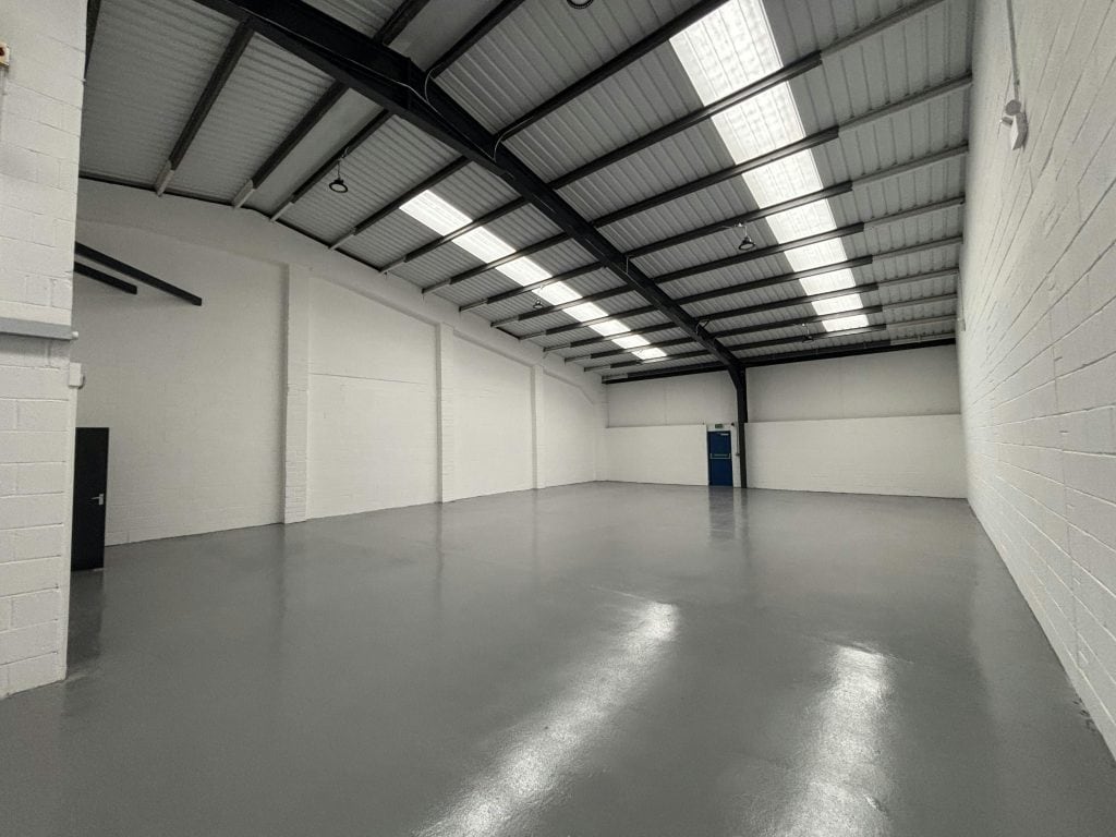 Kestrel Clos, Bridgend to rent Interior Photo- Image 1 of 3