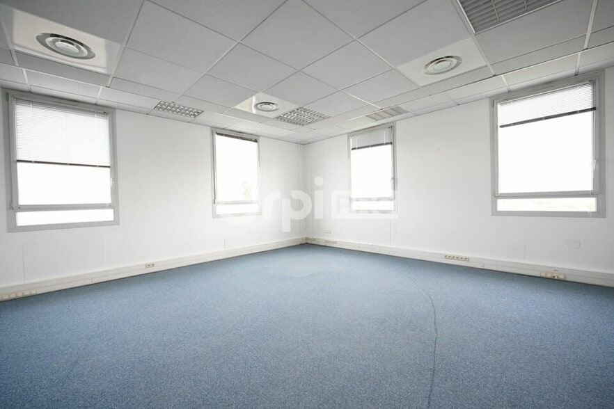 11 Rue Pascal, Bron to rent - Interior Photo - Image 3 of 7