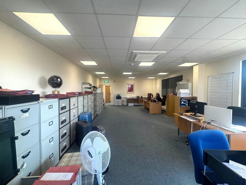 12 Beaufighter, Weston Super Mare to rent - Interior Photo - Image 3 of 6
