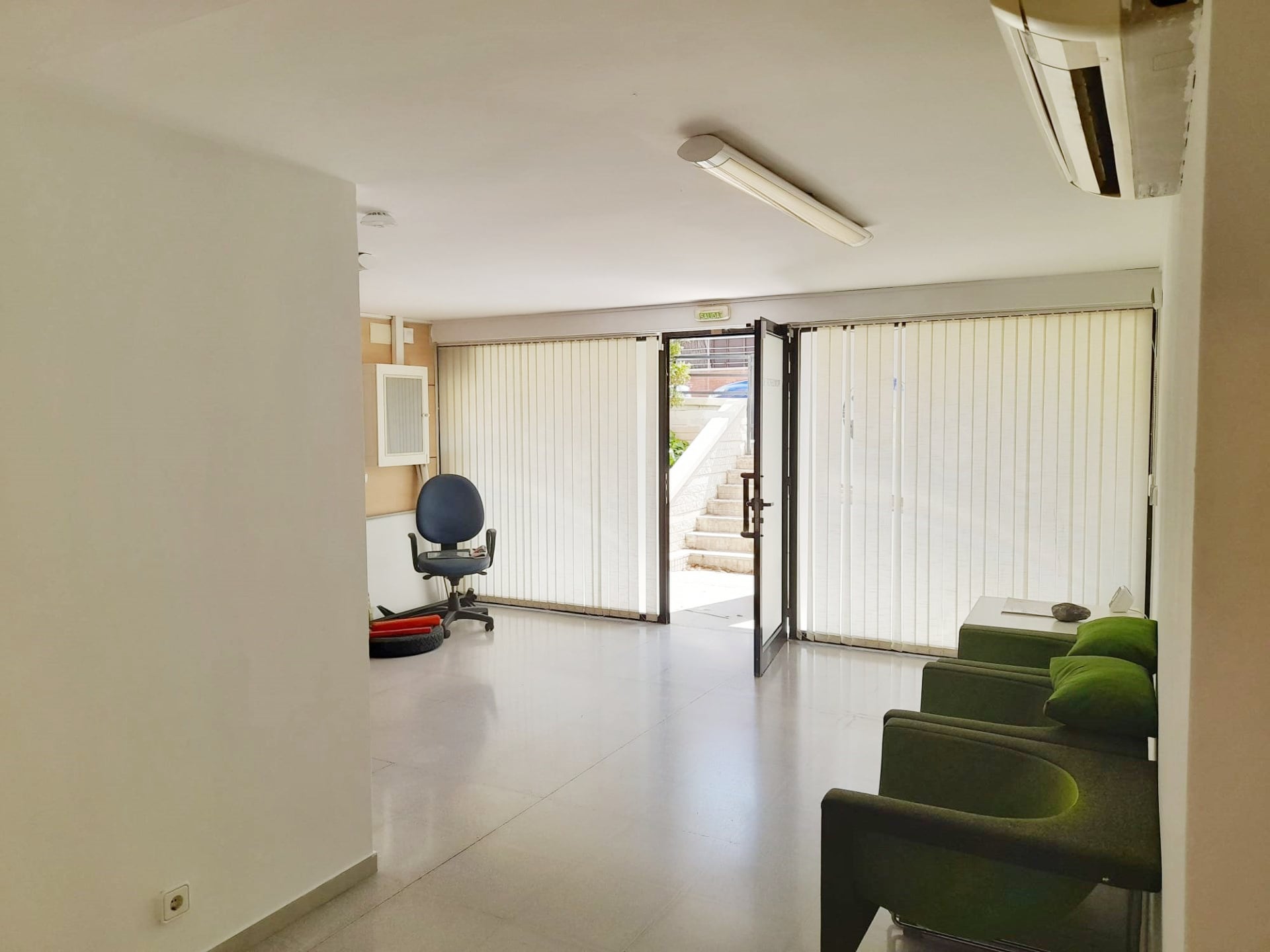 Office / Retail in Sant Joan Despí, Barcelona to rent Interior Photo- Image 1 of 13
