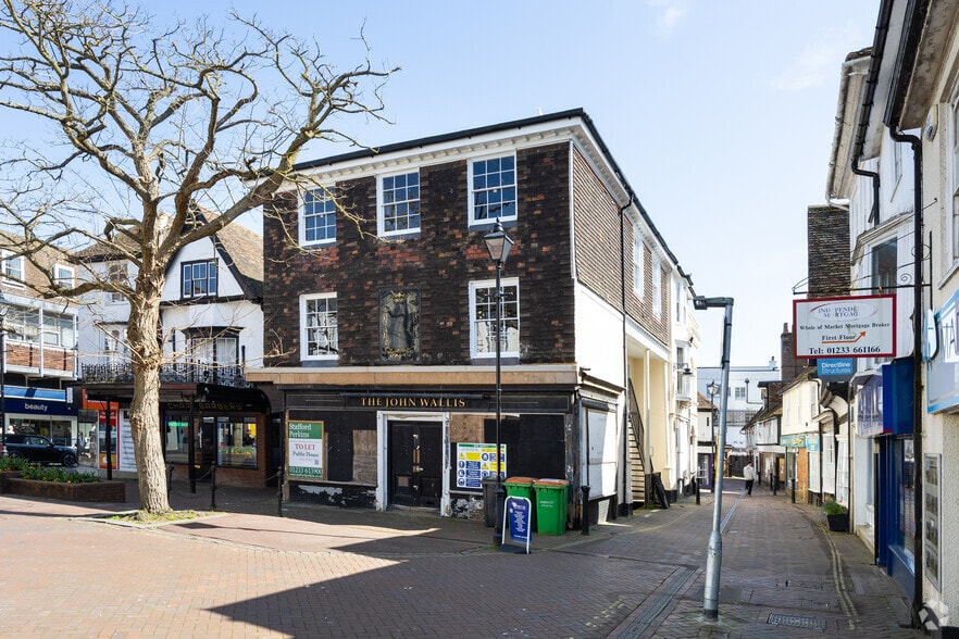 Former John Wallis Pub, Ashford to rent - Primary Photo - Image 1 of 3