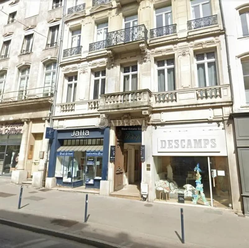 Location Commerce 258 m² - Photo 1