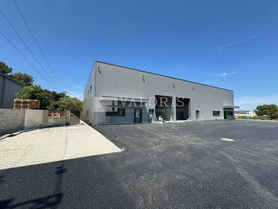 Location Local d'activités 493 m² - Photo 1