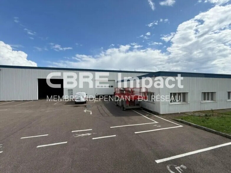 Light Industrial in Saint-Apollinaire to rent - Building Photo - Image 2 of 8