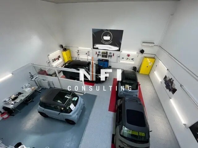 Light Industrial in Antibes to rent - Interior Photo - Image 3 of 9