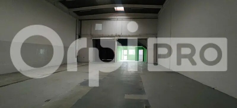 Industrial in Bondoufle to rent Interior Photo- Image 1 of 9