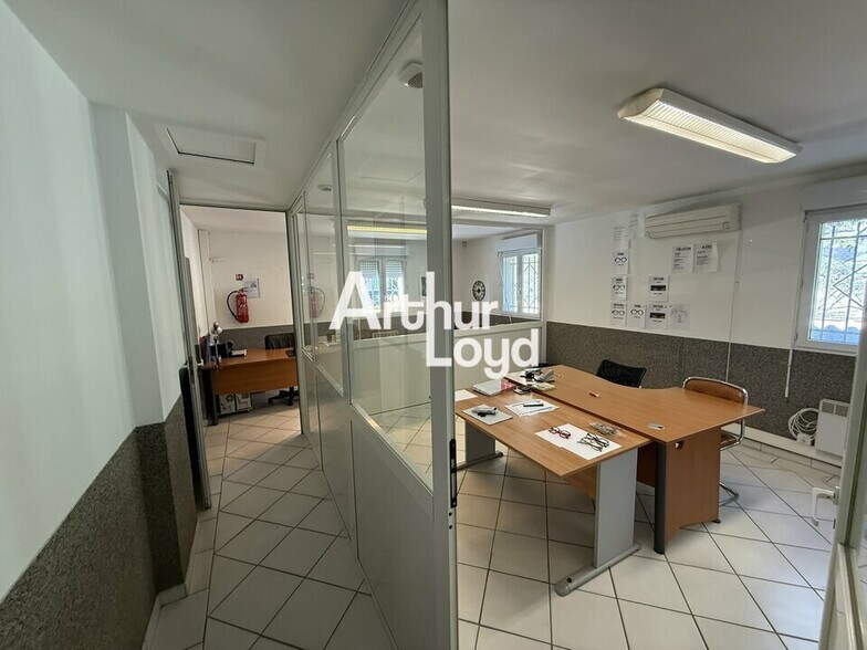 Light Industrial in Le Muy for sale - Interior Photo - Image 2 of 4
