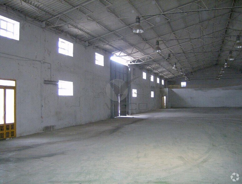 Industrial in Cuenca, Cuenca to rent - Building Photo - Image 2 of 6