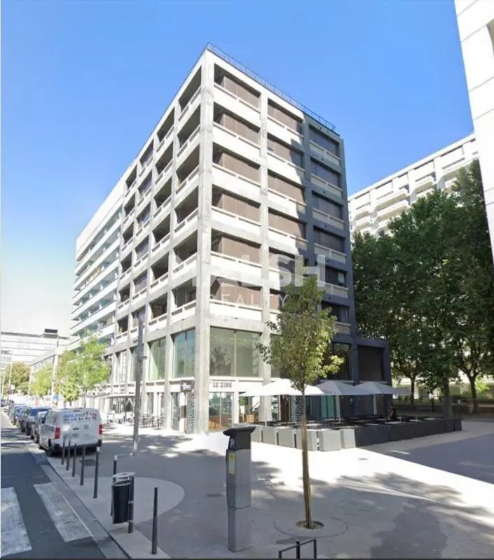 Retail in Lyon to rent Building Photo- Image 1 of 4