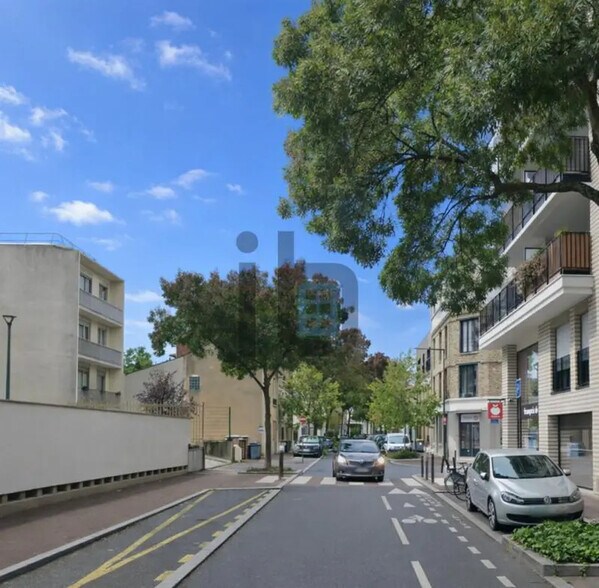 Retail in Suresnes to rent - Building Photo - Image 2 of 2