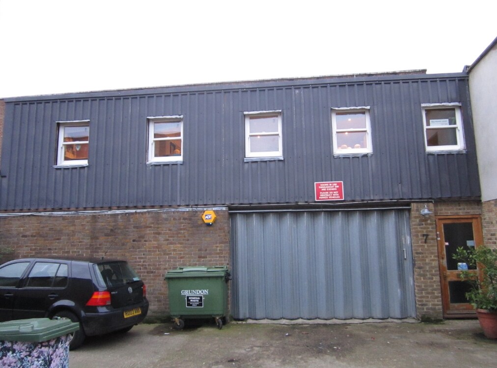 7 Plough Ln, Teddington for sale Primary Photo- Image 1 of 1