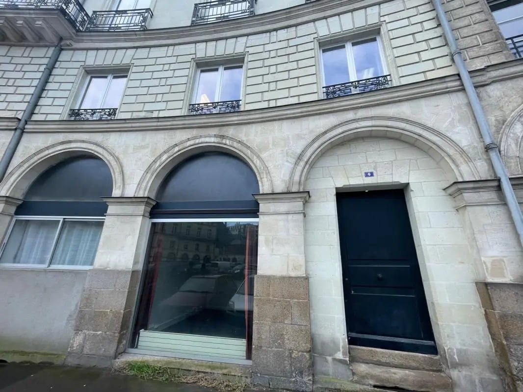 4 Place Du Sanitat, Nantes to rent Building Photo- Image 1 of 12