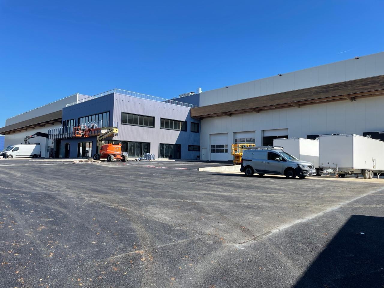 Light Industrial in Tremblay-en-France to rent Building Photo- Image 1 of 12