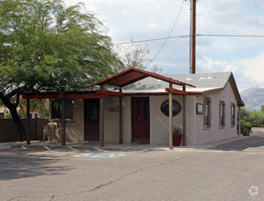 3958 E Fort Lowell Rd, Tucson, AZ for rent Primary Photo- Image 1 of 4