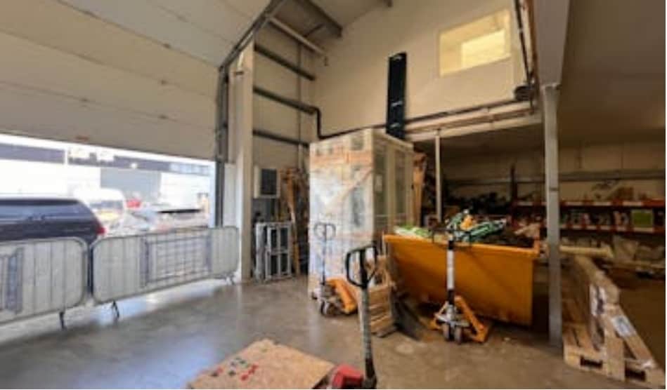 Smeaton Clos, Aylesbury to rent Interior Photo- Image 1 of 4