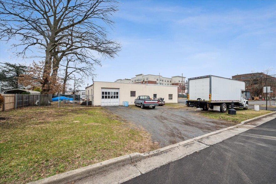 217 Lincoln Blvd, Middlesex, NJ for sale - Building Photo - Image 3 of 12