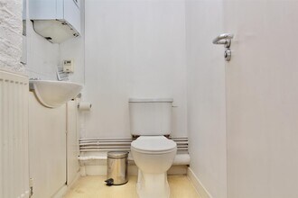 Carysfort Rd, London to rent Interior Photo- Image 2 of 7