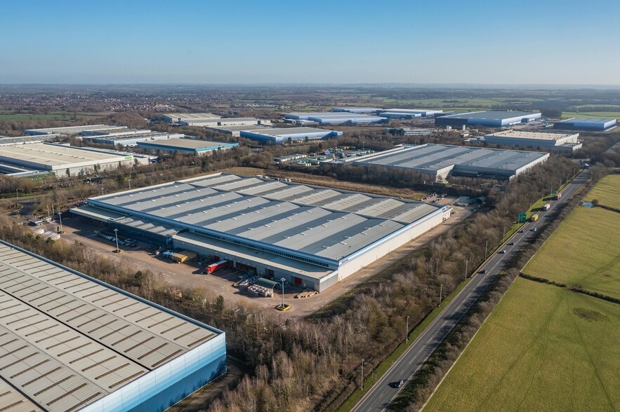 Hunter Blvd, Lutterworth to rent - Building Photo - Image 2 of 7