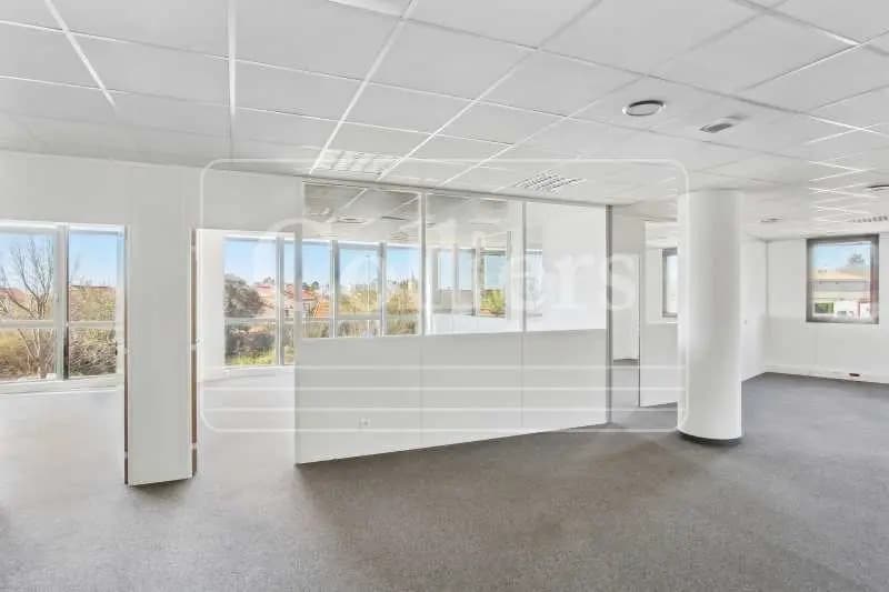 Office in Marseille to rent Interior Photo- Image 1 of 10