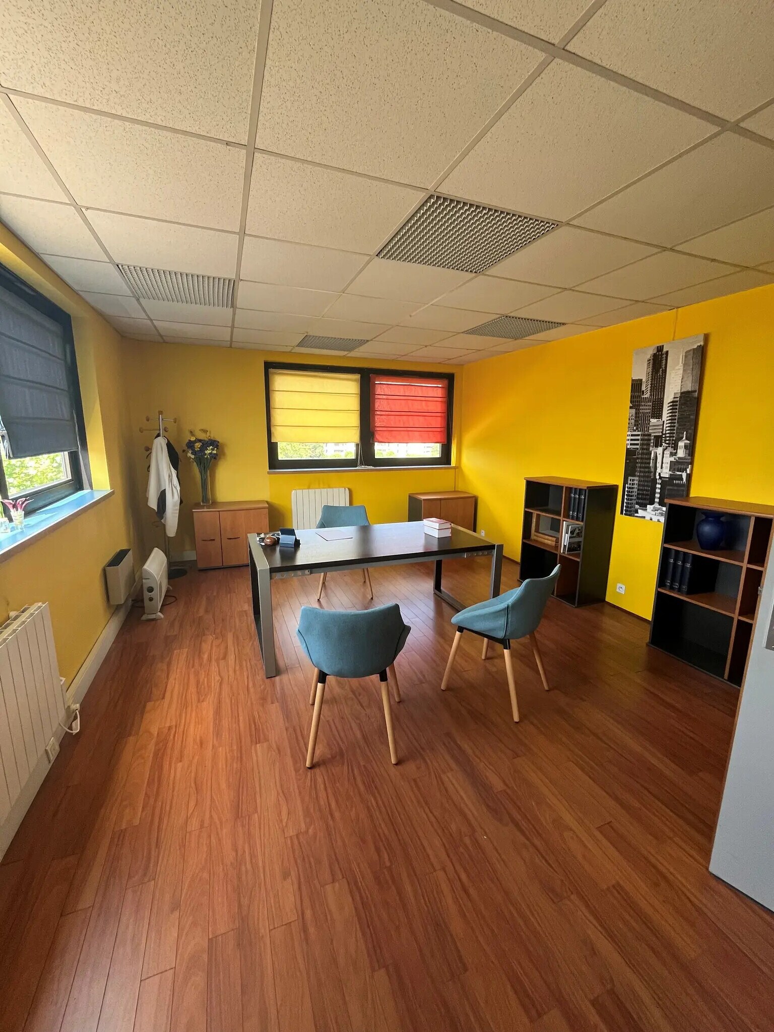 Office in Élancourt to rent Interior Photo- Image 1 of 9