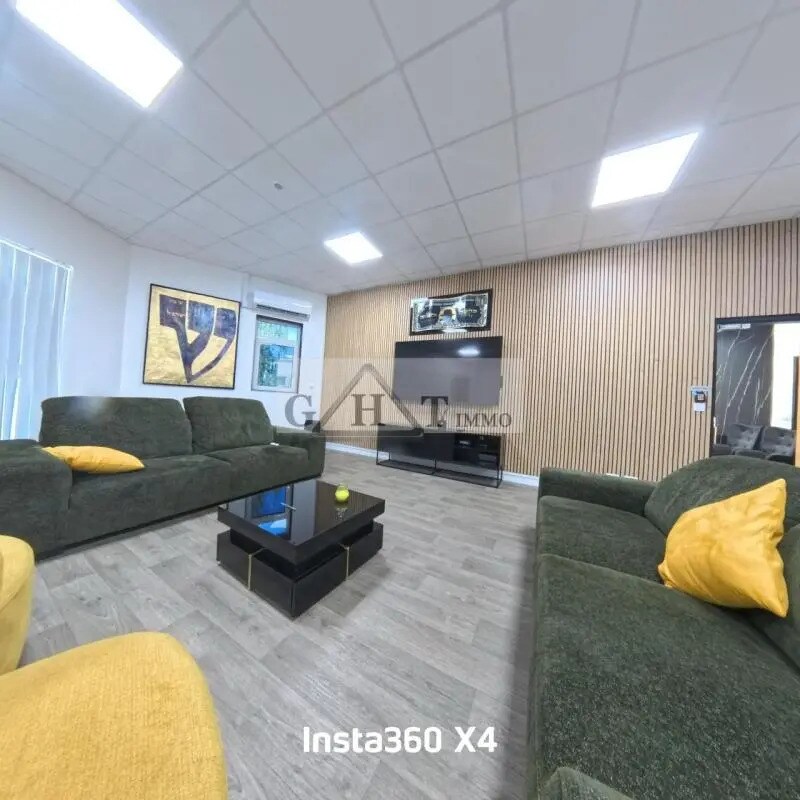 Office in Créteil to rent Interior Photo- Image 1 of 9