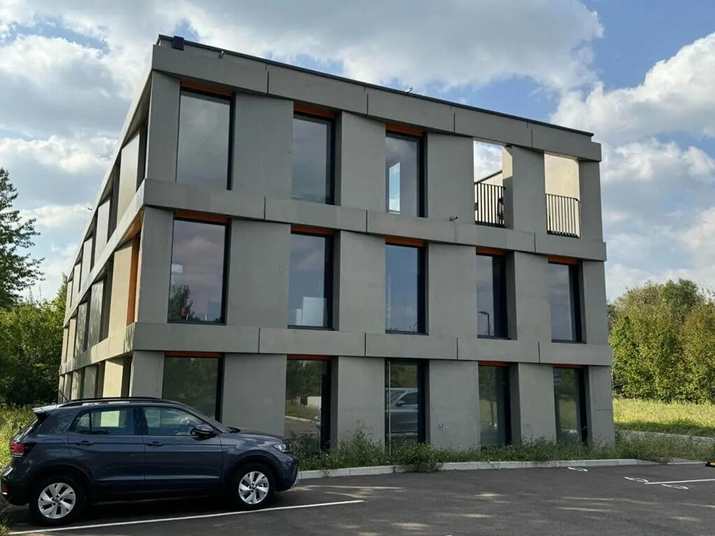 Location Bureaux 112 m² - Photo 1