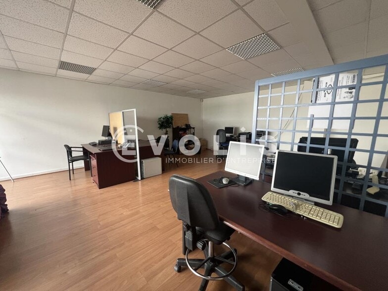 Office in Boissy Saint Leger for sale - Interior Photo - Image 2 of 8