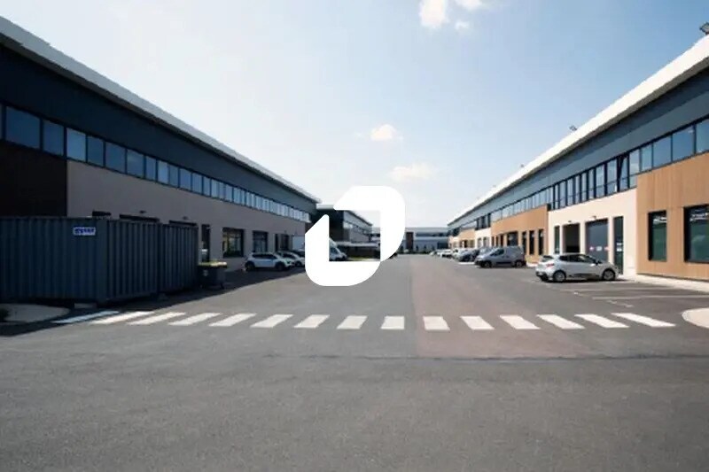 145 Rue Des Caboeufs, Gennevilliers to rent - Building Photo - Image 2 of 5