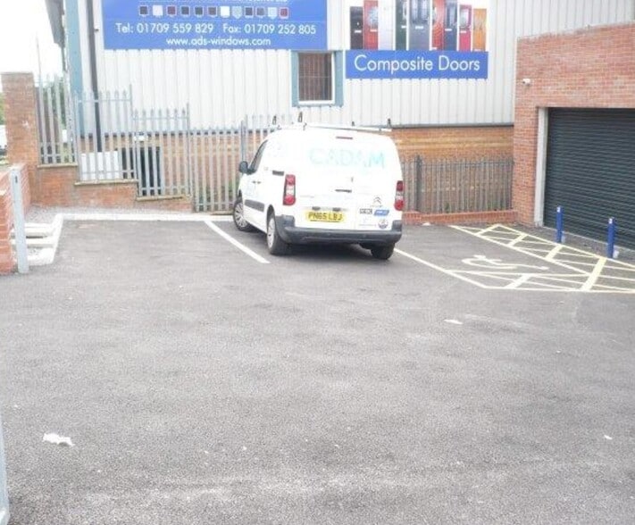 97 Blackburn Rd, Rotherham to rent - Building Photo - Image 2 of 7