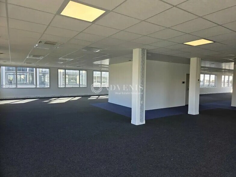 Office in Villepinte to rent - Interior Photo - Image 2 of 15