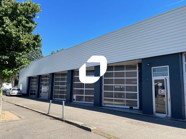 Light Industrial in Vénissieux to rent - Building Photo - Image 1 of 16