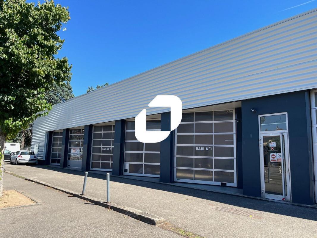 Light Industrial in Vénissieux to rent Building Photo- Image 1 of 17