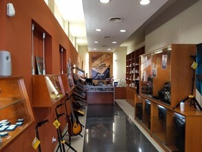 Retail in Amposta, Tarragona to rent Interior Photo- Image 1 of 3
