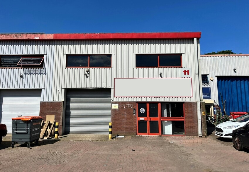 St Johns Rd, Isleworth to rent - Building Photo - Image 2 of 31