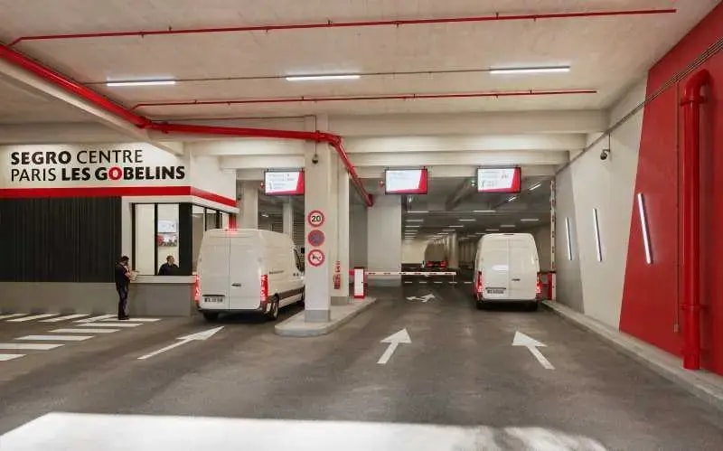 Industrial in Paris to rent Interior Photo- Image 1 of 1