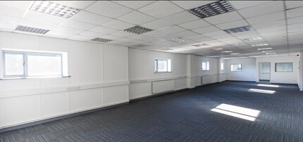 Bescot Cres, Walsall to rent Interior Photo- Image 2 of 2