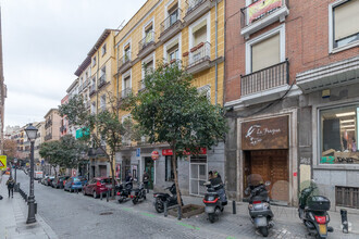 Retail in Madrid, MAD for rent Interior Photo- Image 1 of 22