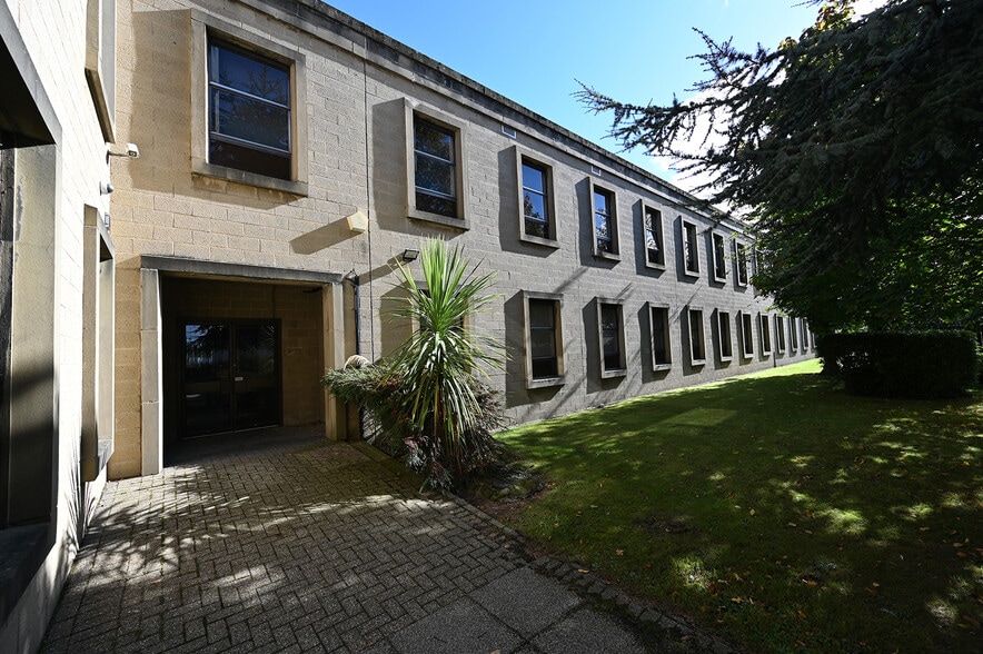 Carlyle Rd, Kirkcaldy to rent - Primary Photo - Image 1 of 13